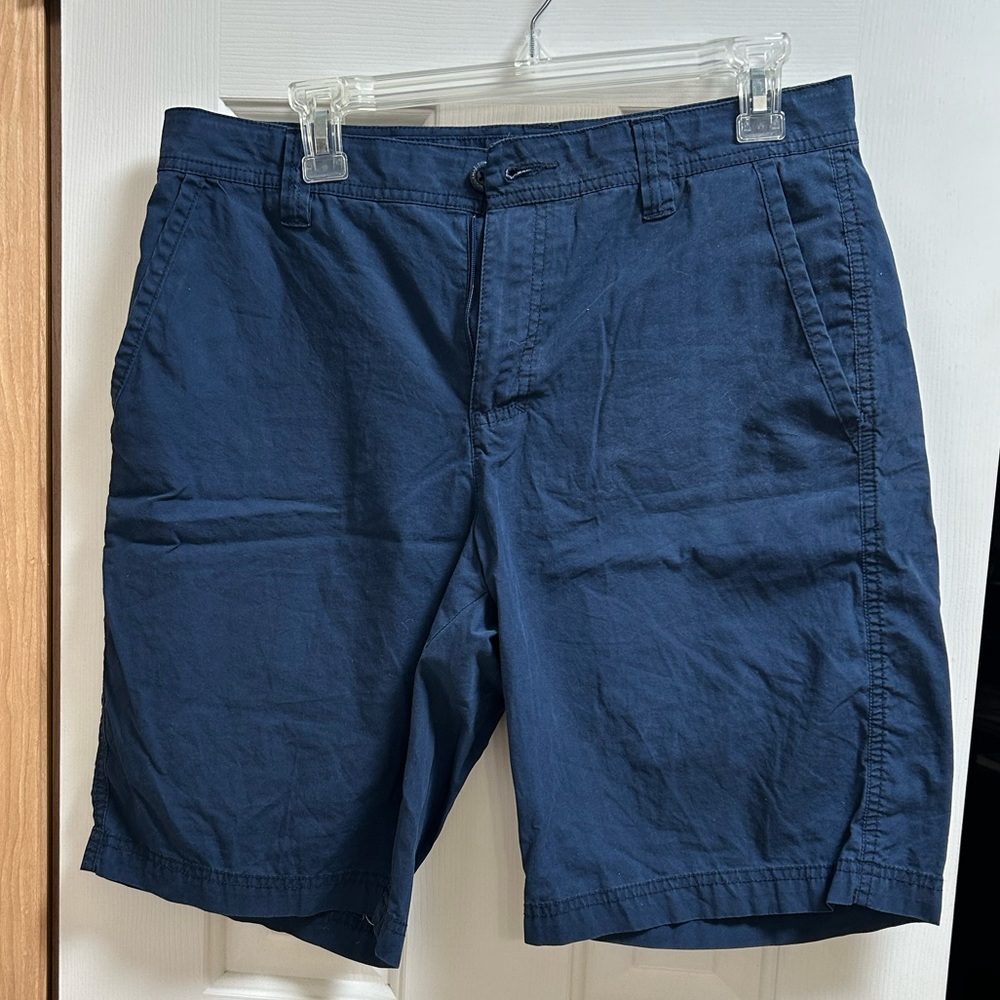 Men’s Columbia navy shorts